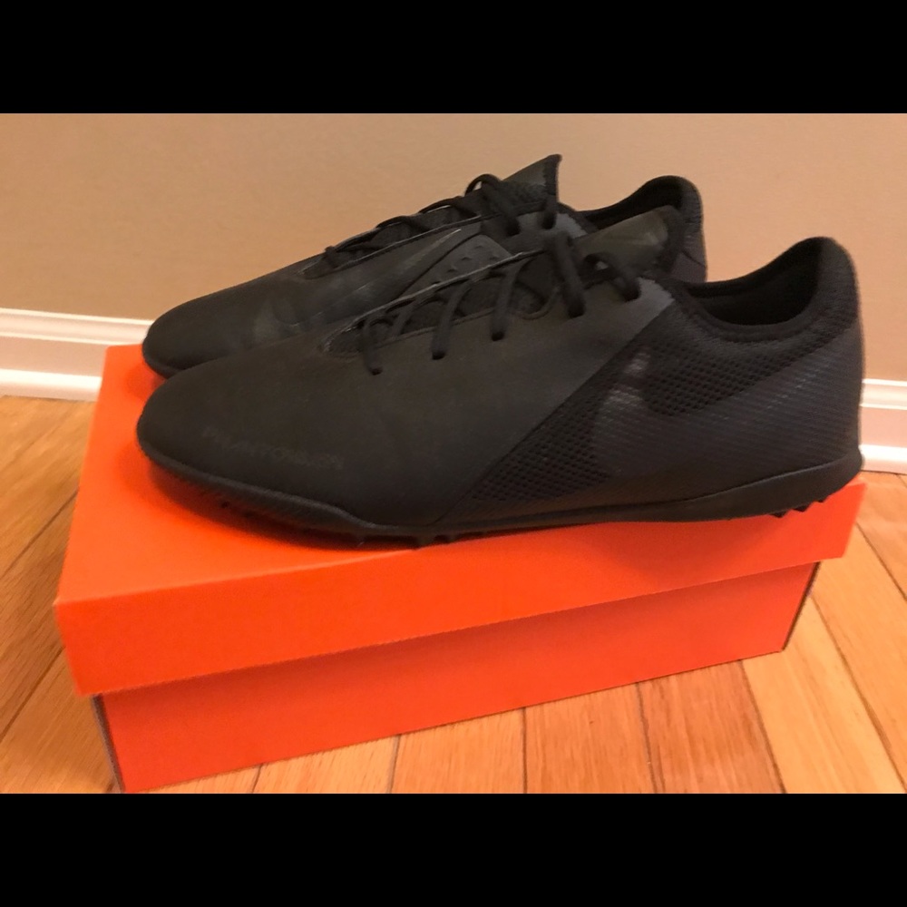 Nike Phantom VSN Academy Turf Soccer Shoes. New!